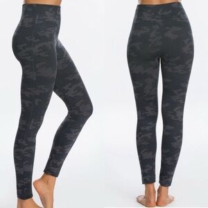 SPANX Look At Me Now Seamless Leggings Black Camo